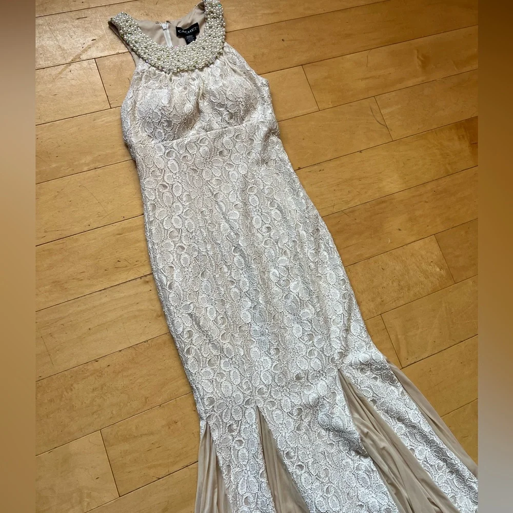 CATCHET IVORY LACE EVENING GOWN, Pearl, Lined, Mermaid, Formal, Metallic, size 4